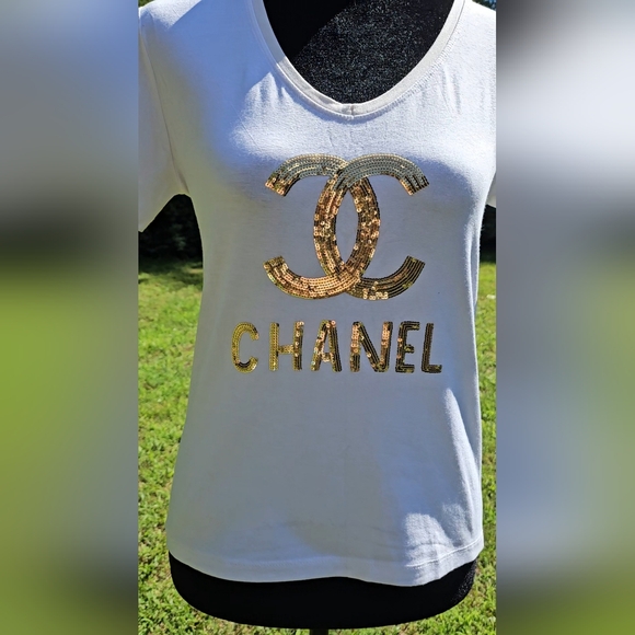 Chanel White and Gold Graphic Sequin T-Shirt - Picture 3 of 5